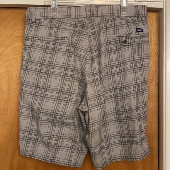 Gray plaid PATAGONIA Casual SHORTS Size 33 - Picture 2 of 4
